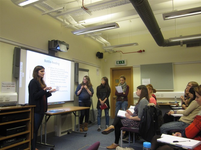 在英国爱丁堡大学的交流生正在上课